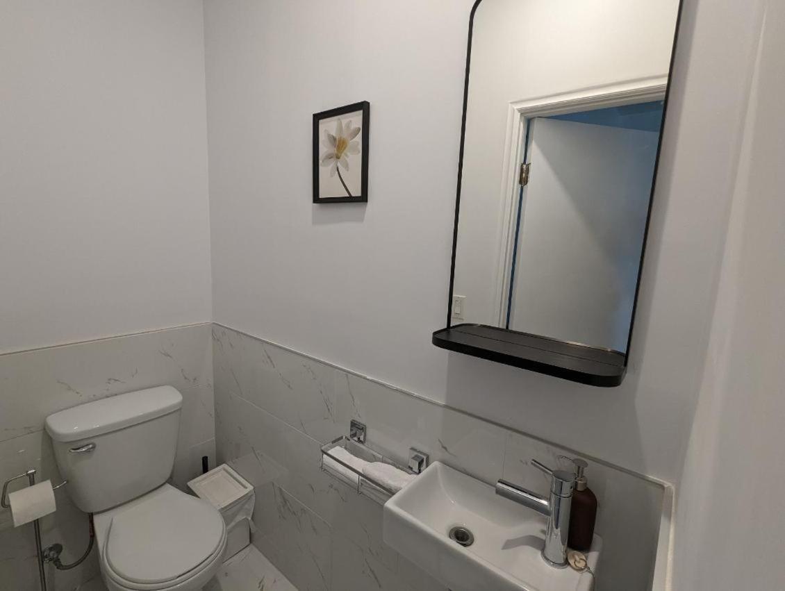 Orchid Lodgement Montreal Exterior photo
